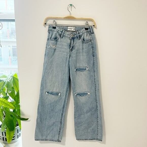 Abercrombie & Fitch Girl's Low Rise Baggy Distressed Jeans Size 11/12 - Picture 1 of 5